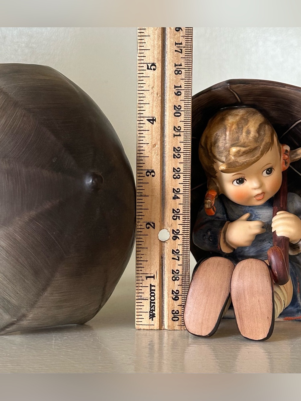 Vintage Goebel Hummel 4.5” Umbrella Boy & Girl ceramic figurines W Germany - Picture 10 of 13